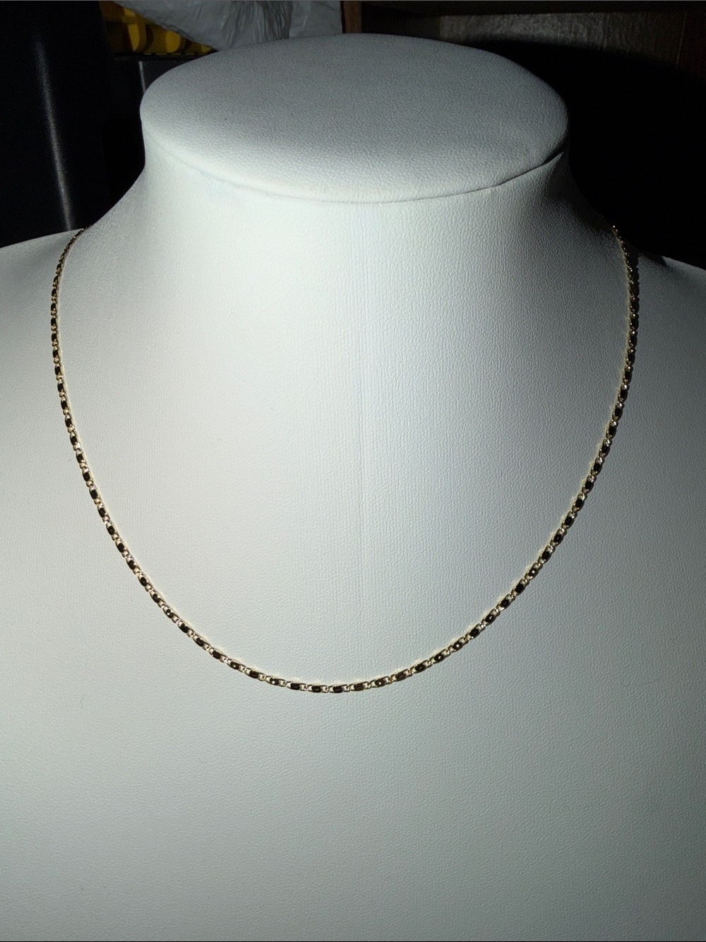 18k gold filled Italian Valentino chain/necklace with a mirror finish.